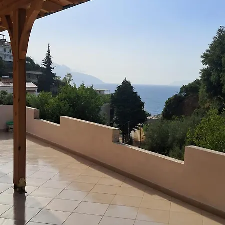 Pensión Dhoma Plazhi Xheviti *