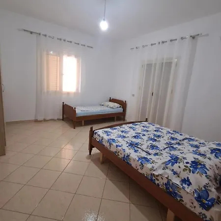 Pensión Dhoma Plazhi Xheviti