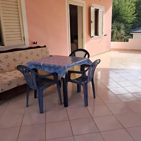 Dhoma Plazhi Xheviti Pensión *