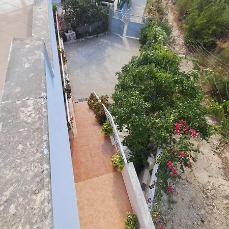Pensión Dhoma Plazhi Xheviti *