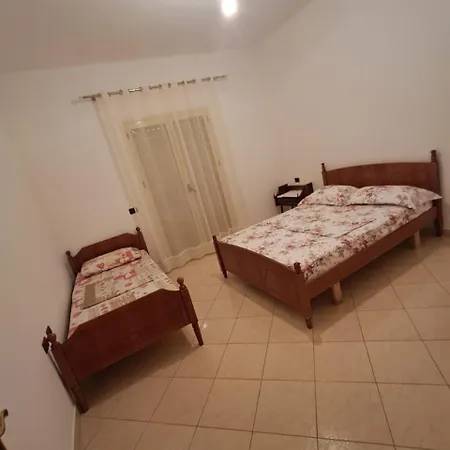 Dhoma Plazhi Xheviti * Vlorë