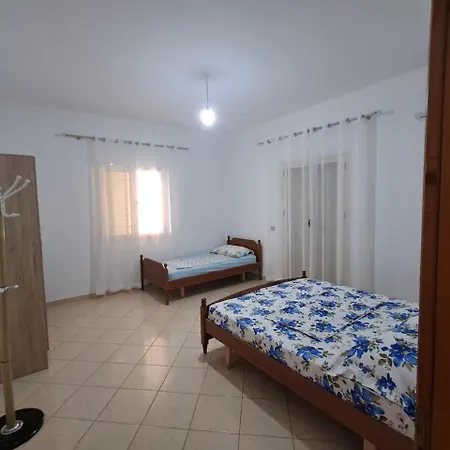 Dhoma Plazhi Xheviti Pensión *